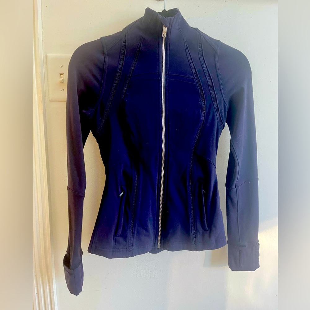 LULULEMON DEFINE Jacket regular
Length Navy Blue silver zipper size 4